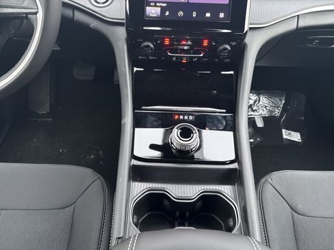 New 2025 Jeep Grand Cherokee Laredo X w/ Luxury Tech Group I image 23