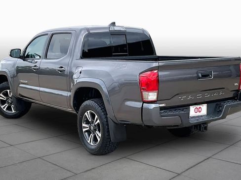 Used 2017 Toyota Tacoma TRD Sport w/ Tow Package RWD image 12