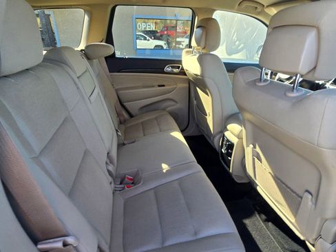 Used 2014 Jeep Grand Cherokee Laredo w/ Quick Order Package 23E image 12