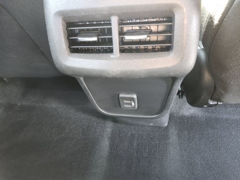 Used 2021 Chevrolet Equinox LT FWD image 22