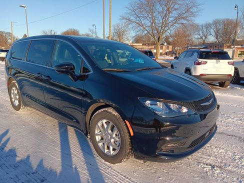 New 2026 Chrysler Voyager LX FWD image 10