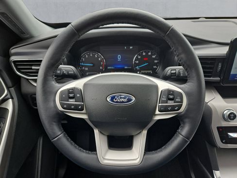 Used 2023 Ford Explorer XLT w/ Equipment Group 202A AWD/4WD image 12