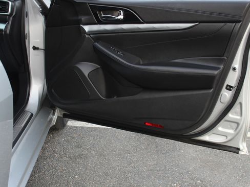 Used 2017 Nissan Maxima SR w/ Midnight Edition image 18
