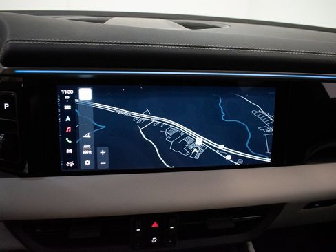 Certified 2025 Porsche Macan 4 Electric image 28