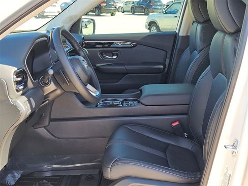 New 2025 Honda Pilot EX-L image 9