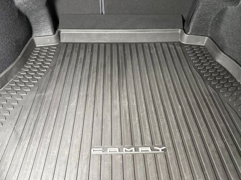 Used 2018 Toyota Camry SE w/ Moonroof Package image 22