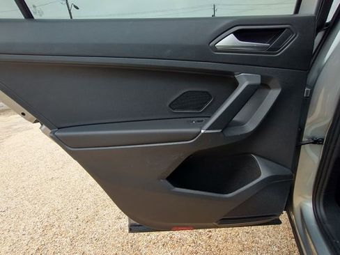 Used 2020 Volkswagen Tiguan SE image 58