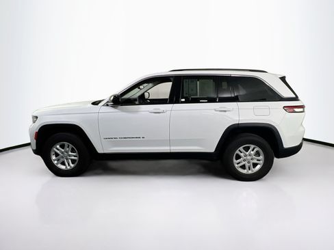 Used 2023 Jeep Grand Cherokee Laredo AWD/4WD image 8