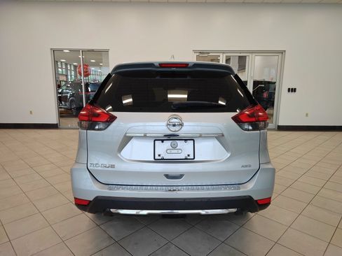 Used 2017 Nissan Rogue S AWD/4WD image 4