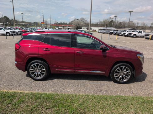 Used 2024 GMC Terrain Denali w/ Denali Premium Package image 7