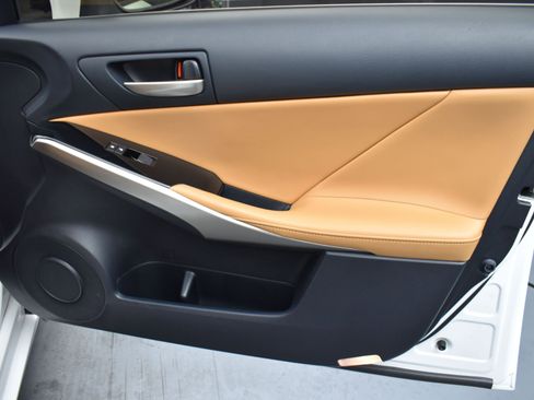 Used 2018 Lexus IS 300 AWD w/ Comfort Package image 14