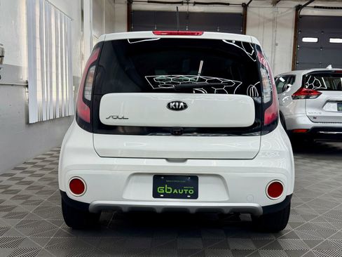 Used 2018 Kia Soul + image 3