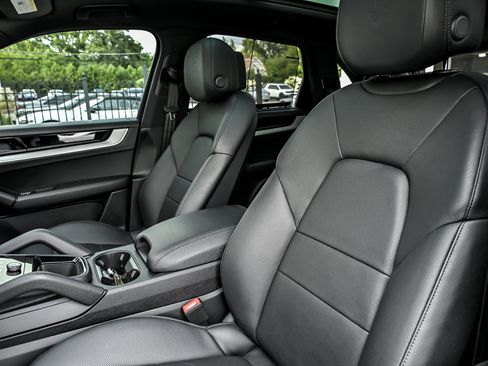 Used 2024 Porsche Cayenne AWD/4WD image 20