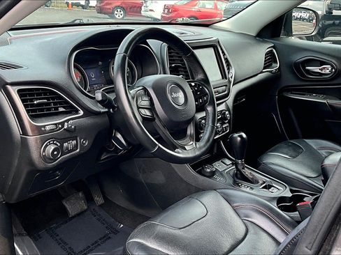 Used 2019 Jeep Cherokee Trailhawk AWD/4WD image 13