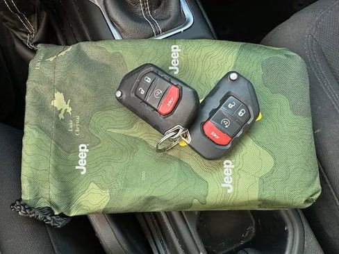 Used 2022 Jeep Wrangler Unlimited Sahara image 19