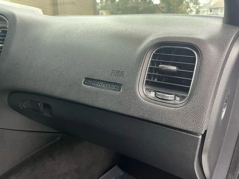 Used 2014 Dodge Charger SXT image 12