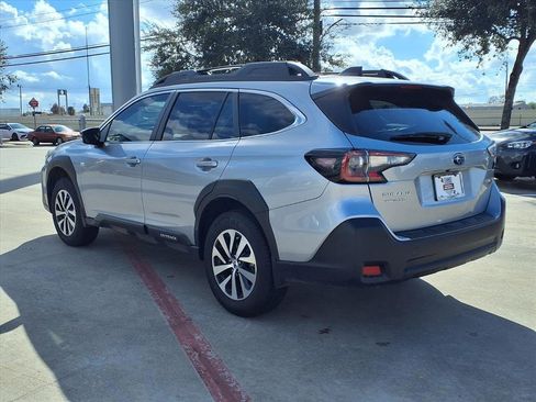 Certified 2025 Subaru Outback Premium image 2