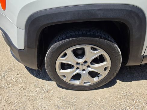 Used 2015 Jeep Renegade Limited AWD/4WD image 3