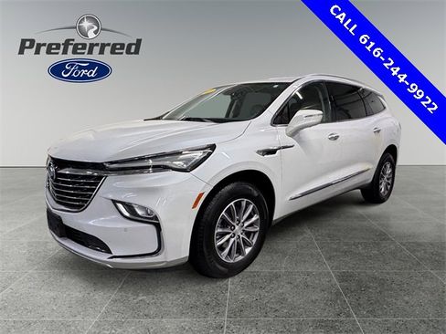 Used 2022 Buick Enclave Essence image 2