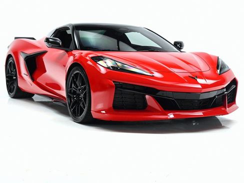 Used 2025 Chevrolet Corvette Z06 RWD image 3