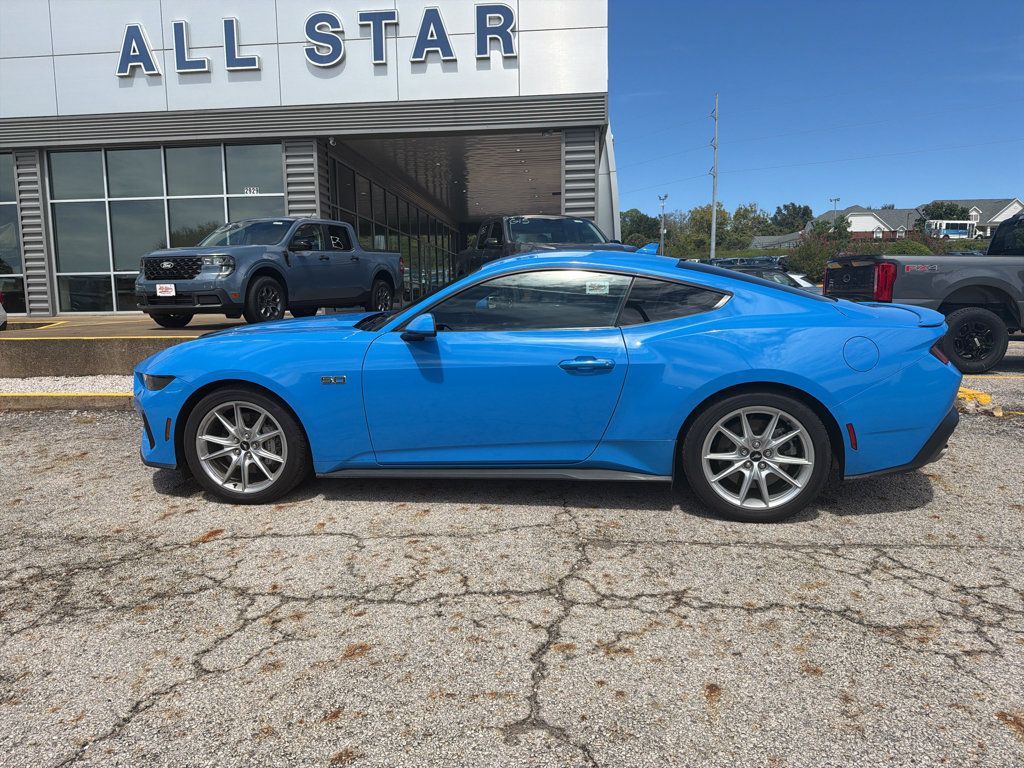 Used 2025 Ford Mustang GT Premium RWD image 8