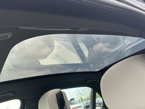 Certified 2025 BMW i7 xDrive60 w/ Premium Package image 29