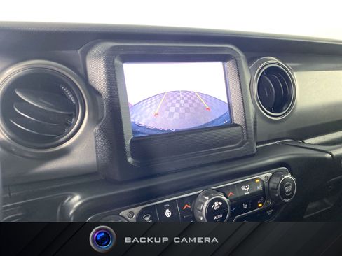 Used 2023 Jeep Wrangler Unlimited w/ Cold Weather Group AWD/4WD image 4