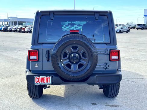 Used 2025 Jeep Wrangler Sport image 7