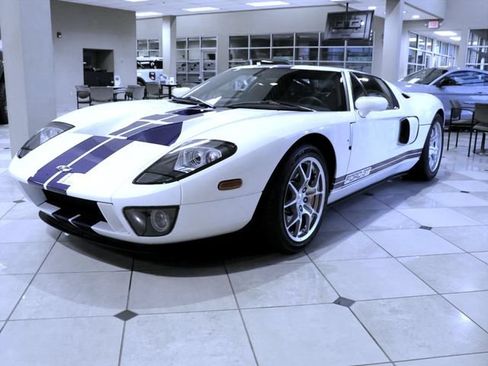 Used 2005 Ford GT RWD image 4
