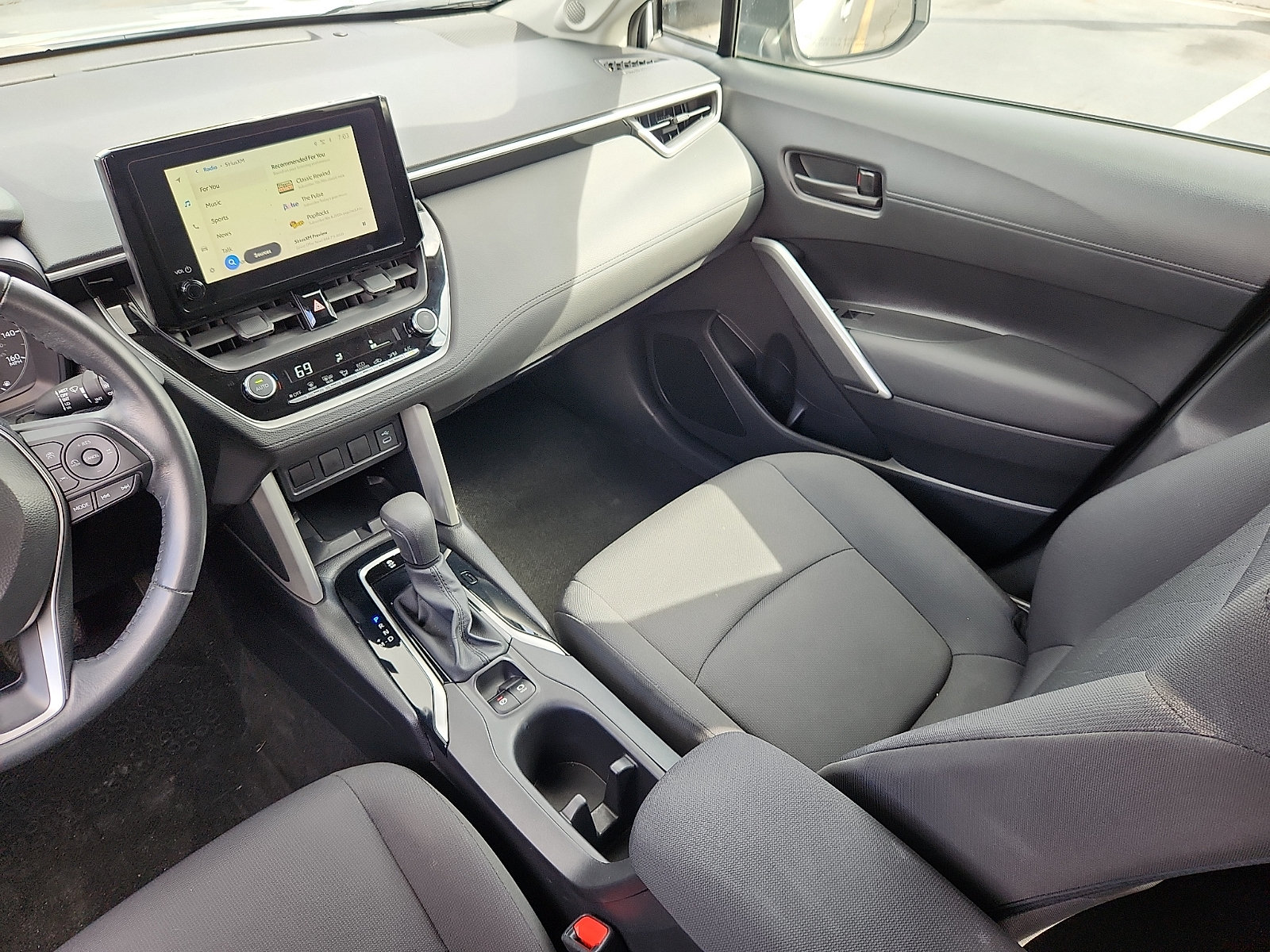 Used 2024 Toyota Corolla Cross LE w/ Moonroof Package AWD/4WD image 13