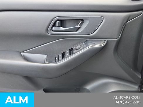 Used 2024 Nissan Rogue S FWD image 27