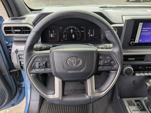 Used 2025 Toyota 4Runner SR5 AWD/4WD image 13