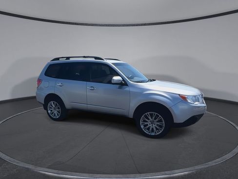 Used 2013 Subaru Forester 2.5X Premium w/ All-Weather Pkg image 2