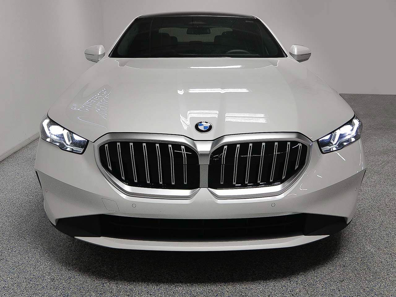 Used 2026 BMW 530i w/ Executive Package RWD image 2