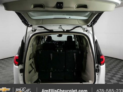 Used 2024 Chrysler Pacifica Touring-L FWD image 28