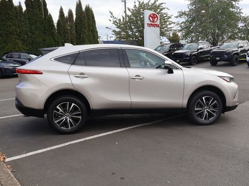 Used 2024 Toyota Venza LE image 8