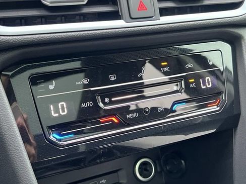 New 2026 Volkswagen Taos SE FWD image 20