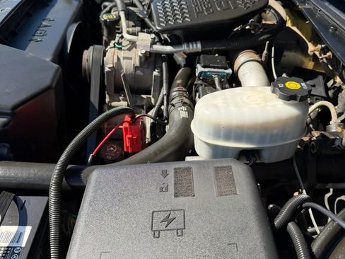 Used 2004 Chevrolet Silverado 2500 LT w/ Heavy-Duty Power Package AWD/4WD image 17