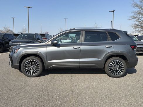 New 2026 Volkswagen Taos SE FWD image 2