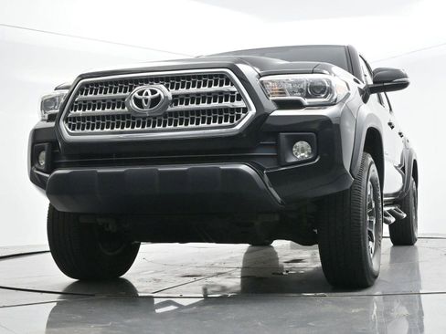 Used 2017 Toyota Tacoma TRD Off-Road AWD/4WD image 43