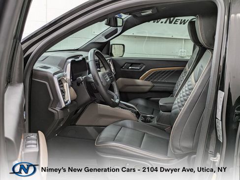 Used 2023 GMC Canyon Denali AWD/4WD image 4