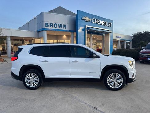 Used 2024 GMC Acadia Elevation image 1