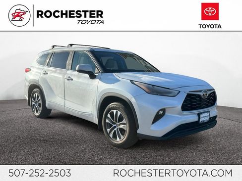 Used 2022 Toyota Highlander XLE image 1