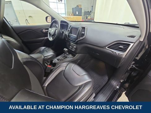 Used 2019 Jeep Cherokee Latitude Plus w/ Cold Weather Group AWD/4WD image 37