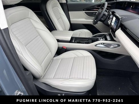 New 2026 Lincoln Nautilus Reserve image 13