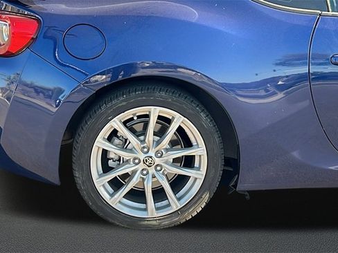 Used 2017 Toyota 86 image 5