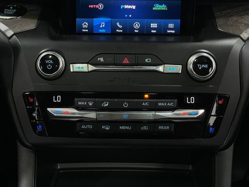 Used 2020 Ford Explorer Platinum w/ Premium Technology Package AWD/4WD image 24