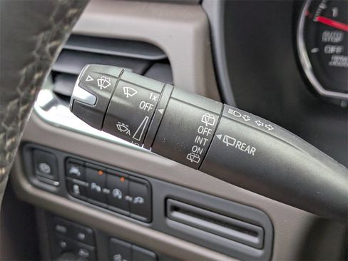 Used 2021 Chevrolet Tahoe LT w/ Luxury Package image 28