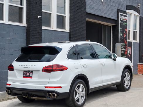 Used 2017 Porsche Cayenne S AWD/4WD image 4