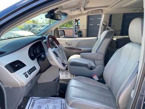 Used 2013 Toyota Sienna Limited w/ Premium Pkg FWD image 10